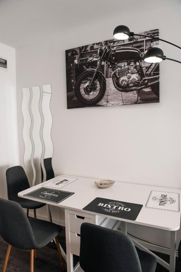 Anavrin Apartman Free Parking Apartment Pecs Ngoại thất bức ảnh